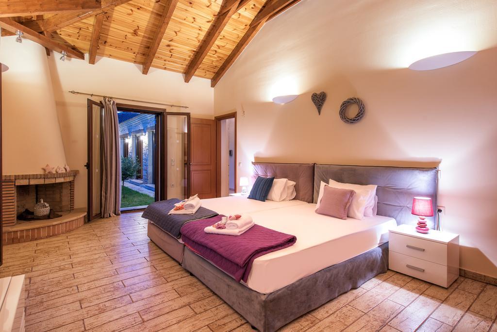 Astarte Villas - Kyveli Luxurious Private Villa Gaitani Oda fotoğraf