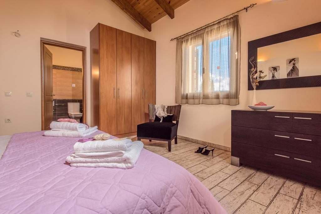 Astarte Villas - Kyveli Luxurious Private Villa Gaitani Oda fotoğraf