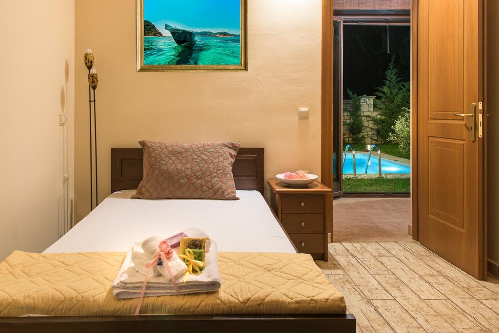 Astarte Villas - Kyveli Luxurious Private Villa Gaitani Oda fotoğraf